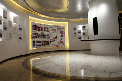 '><p>一、哪些装修公司不错</p><p>1、东易日盛装饰公司;2、金螳螂装饰公司;3、亚厦YASHA装饰公司;4、广田GUANGTIAN装饰公司;5、名雕装饰公司;6、业之峰装饰公司;7、元洲装饰公司;8、星艺装饰公司;9、龙发装饰装饰公司;10、实创装饰装饰公司。</p><p>2、在当今的市场中，装修公司的品牌是非常多的，想要找到一家适合自己的装修公司并不容易，不可过于轻信装修公司的广告，也不可选择出价太低的装修公司，否则极有可能导致消费者的利益损失，在装修上也会徒增烦扰。</p><img src=